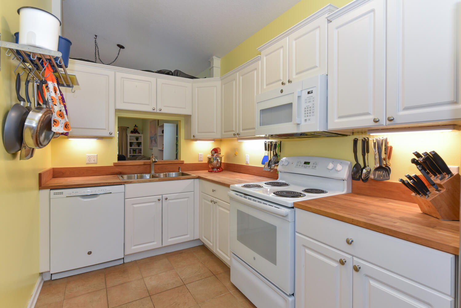 7922 Southeast Sugar Pines Way Hobe Sound, FL 33455 - Photo 6 of 31 Kitchen