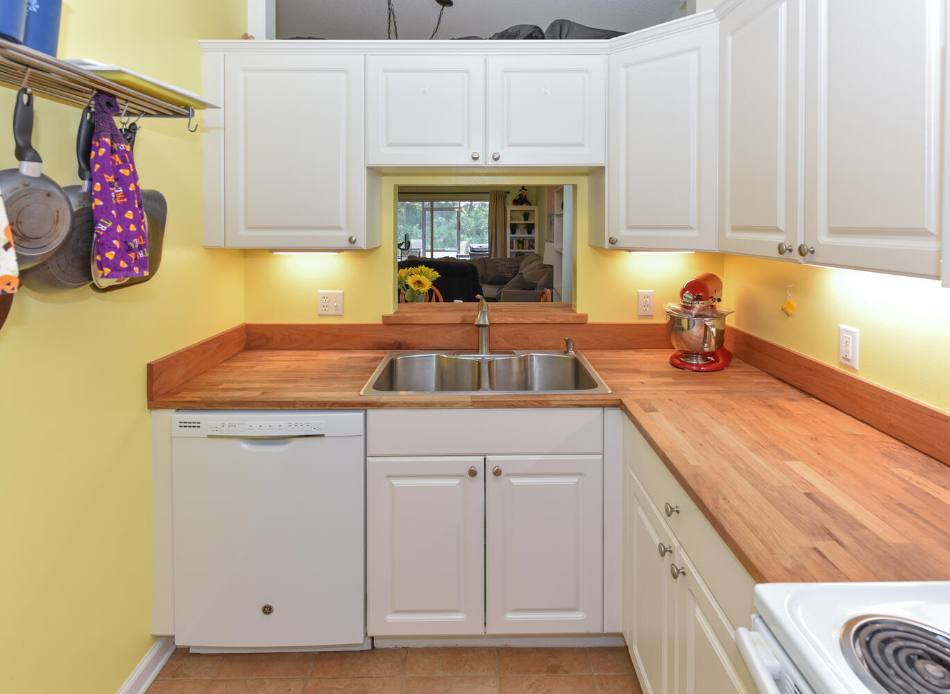 7922 Southeast Sugar Pines Way Hobe Sound, FL 33455 - Photo 8 of 31 Kitchen