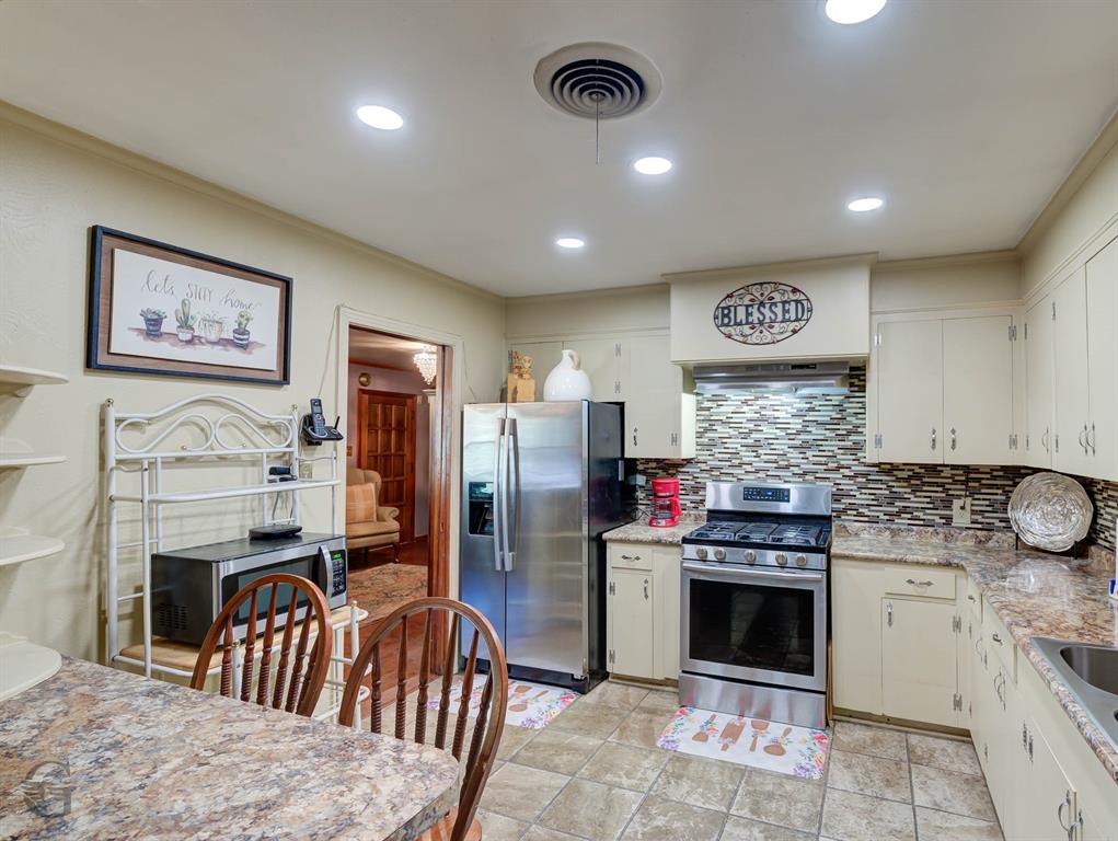 5909 Yarbrough Road Shreveport, LA 71119 - Photo 12 of 19 a kitchen with stainless steel appliances granite countertop a refrigerator and a stove top oven