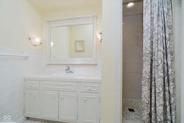 $625,000 | 11327 Lakeshore Drive West, Carmel, IN 46033