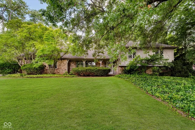 $625,000 | 11327 Lakeshore Drive West, Carmel, IN 46033