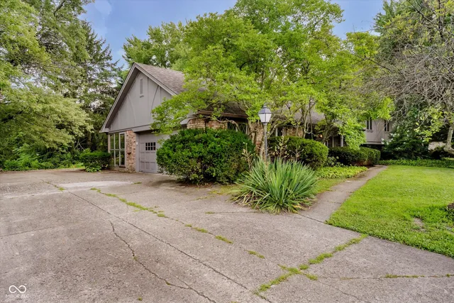 $625,000 | 11327 Lakeshore Drive West, Carmel, IN 46033