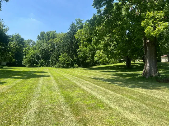 $625,000 | 11327 Lakeshore Drive West, Carmel, IN 46033