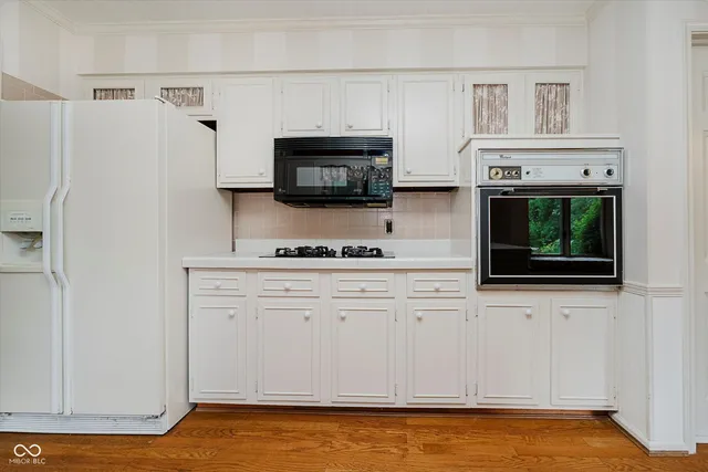 $625,000 | 11327 Lakeshore Drive West, Carmel, IN 46033