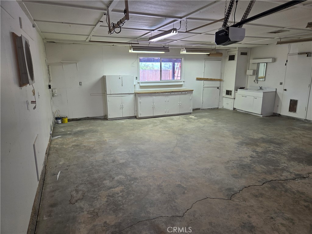 19145 Tomahawk Road Apple Valley, CA 92307 - Photo 25 of 38 a view of garage