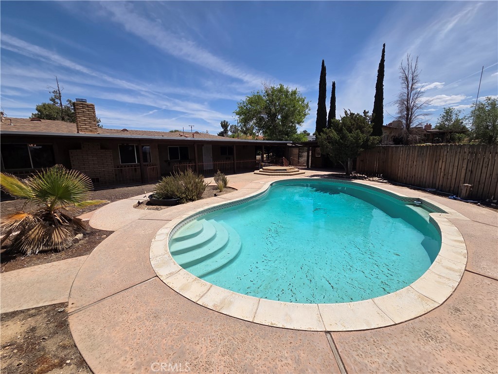 19145 Tomahawk Road Apple Valley, CA 92307 - Photo 29 of 38 a view of outdoor space and yard