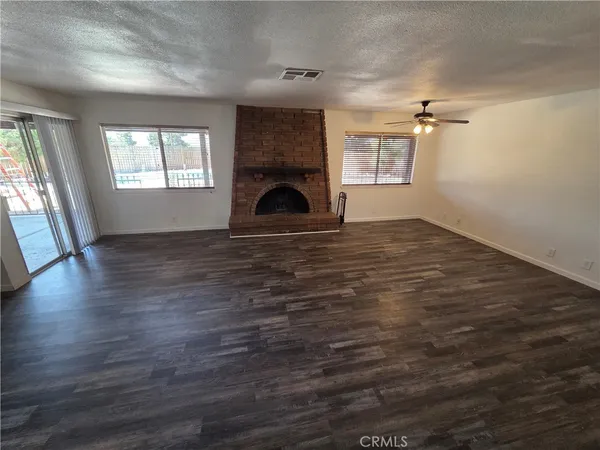 $2,900 | 19145 Tomahawk Road, Apple Valley, CA 92307