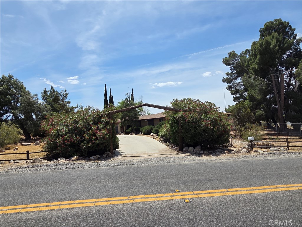 19145 Tomahawk Road Apple Valley, CA 92307 - Photo 38 of 38 a view of a street