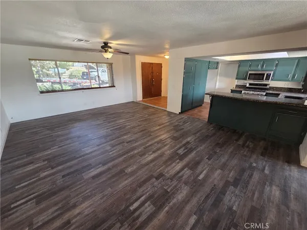 $2,900 | 19145 Tomahawk Road, Apple Valley, CA 92307