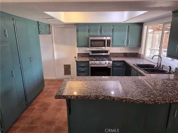 $2,900 | 19145 Tomahawk Road, Apple Valley, CA 92307