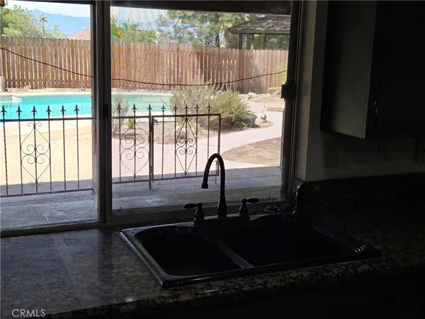 $2,900 | 19145 Tomahawk Road, Apple Valley, CA 92307