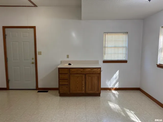 $119,900 | 822 South Clay Street, Taylorville, IL 62568