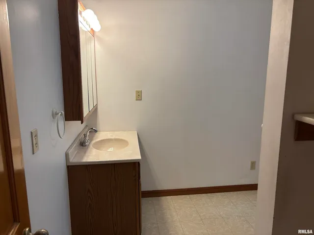 $119,900 | 822 South Clay Street, Taylorville, IL 62568