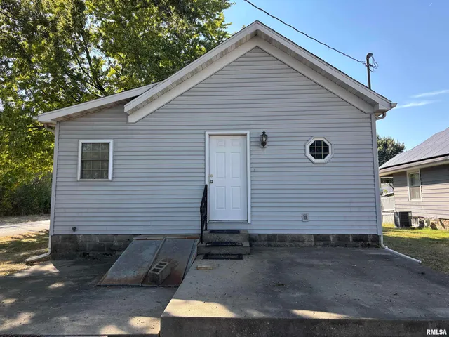 $119,900 | 822 South Clay Street, Taylorville, IL 62568