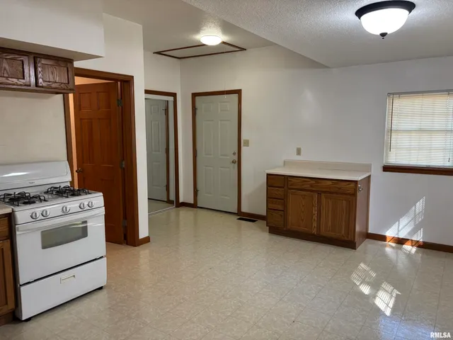 $119,900 | 822 South Clay Street, Taylorville, IL 62568