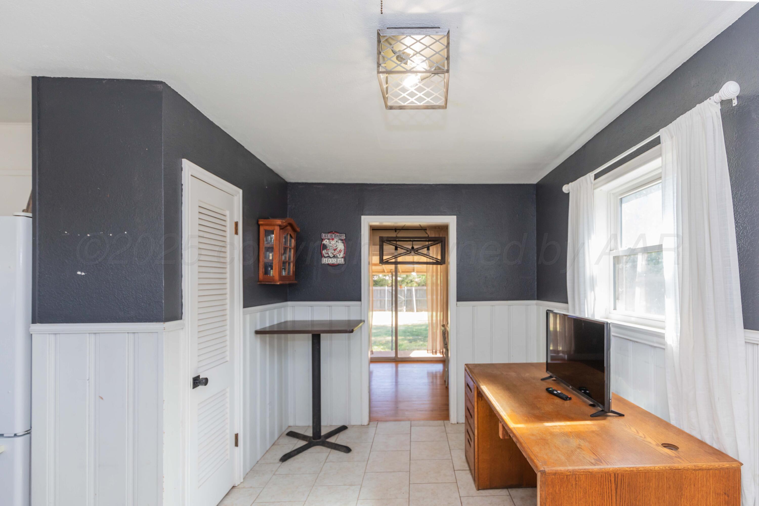 315 Pratt Street Claude, TX 79019 - Photo 18 of 38 a workspace with furniture and window