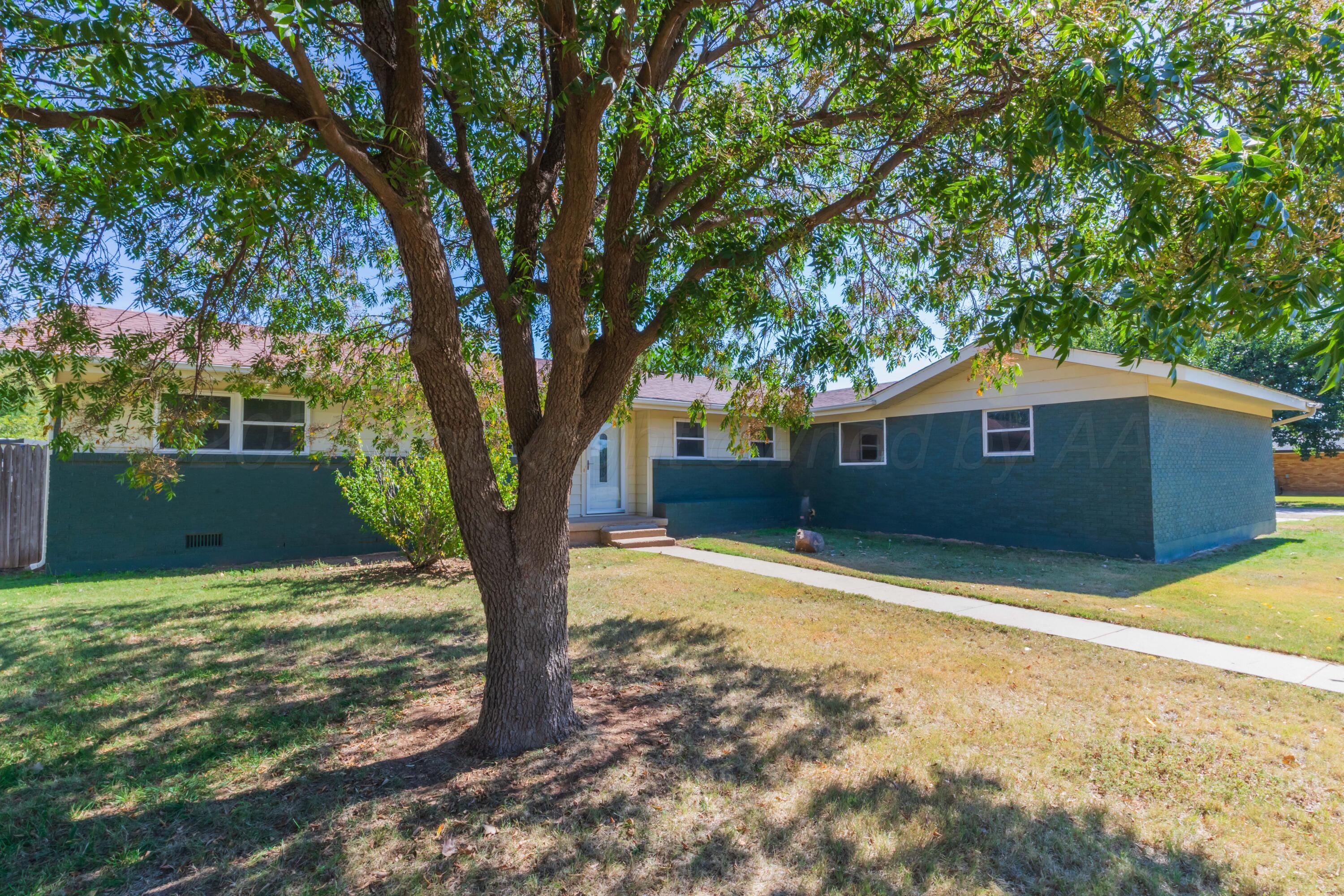 315 Pratt Street Claude, TX 79019 - Photo 3 of 38 a house view with a outdoor space