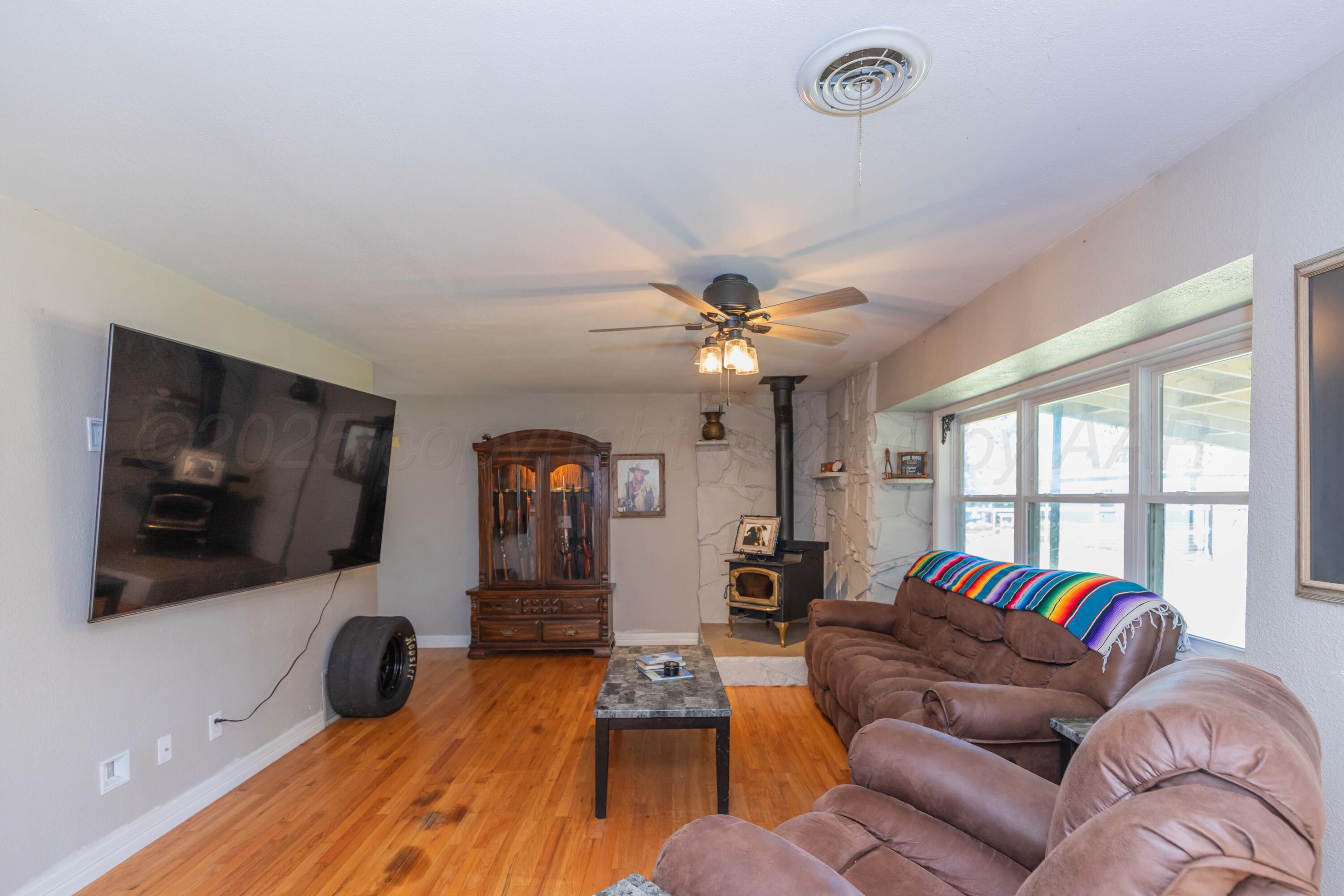 315 Pratt Street Claude, TX 79019 - Photo 7 of 38 a living room with furniture and a flat screen tv