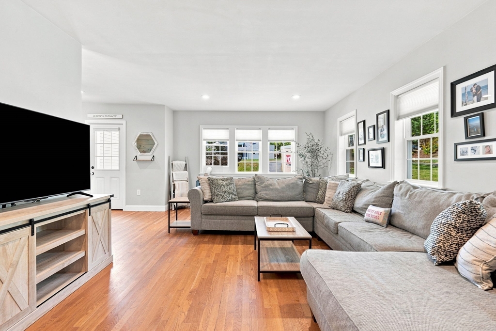 19 Locust Road Cohasset, MA 02025 - Photo 13 of 39 Gallery Image 13
