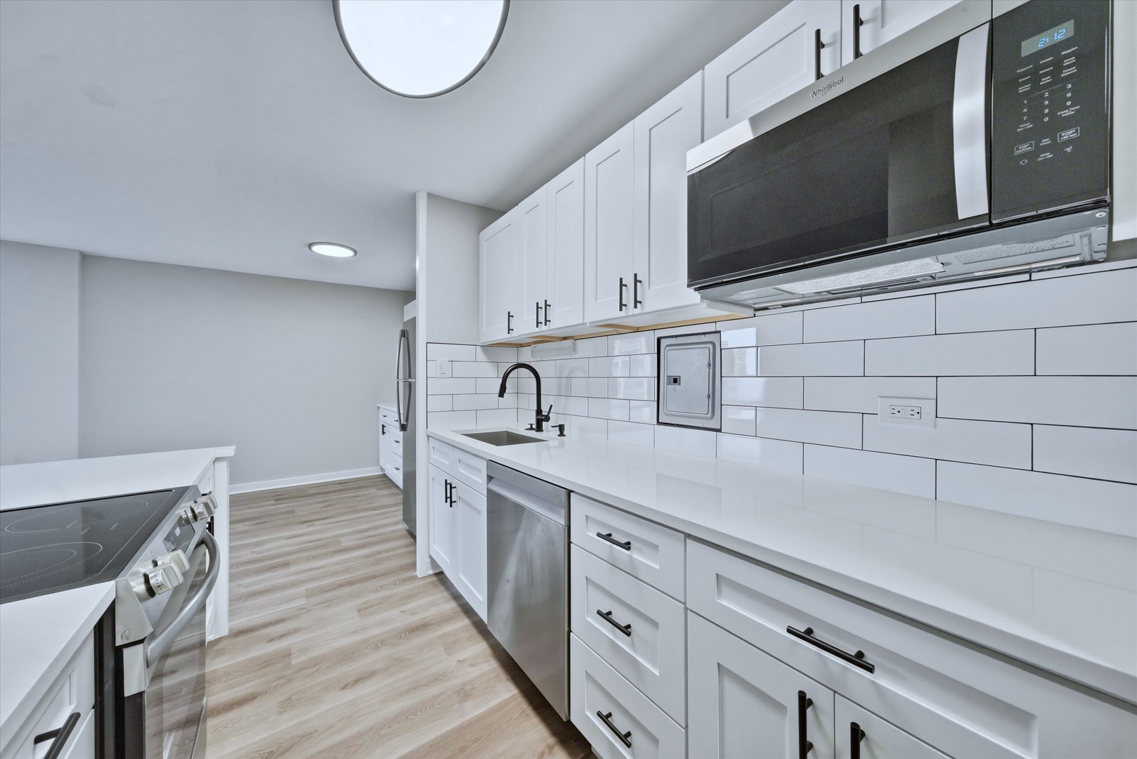 5740 North Sheridan Road, Unit 17D Chicago, IL 60660 - Photo 6 of 18