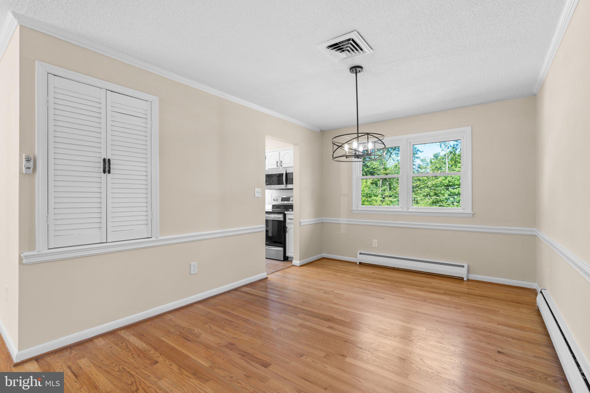 2926 Pinewick Road Ellicott City, MD 21042 - Photo 14 of 43 DIning Room