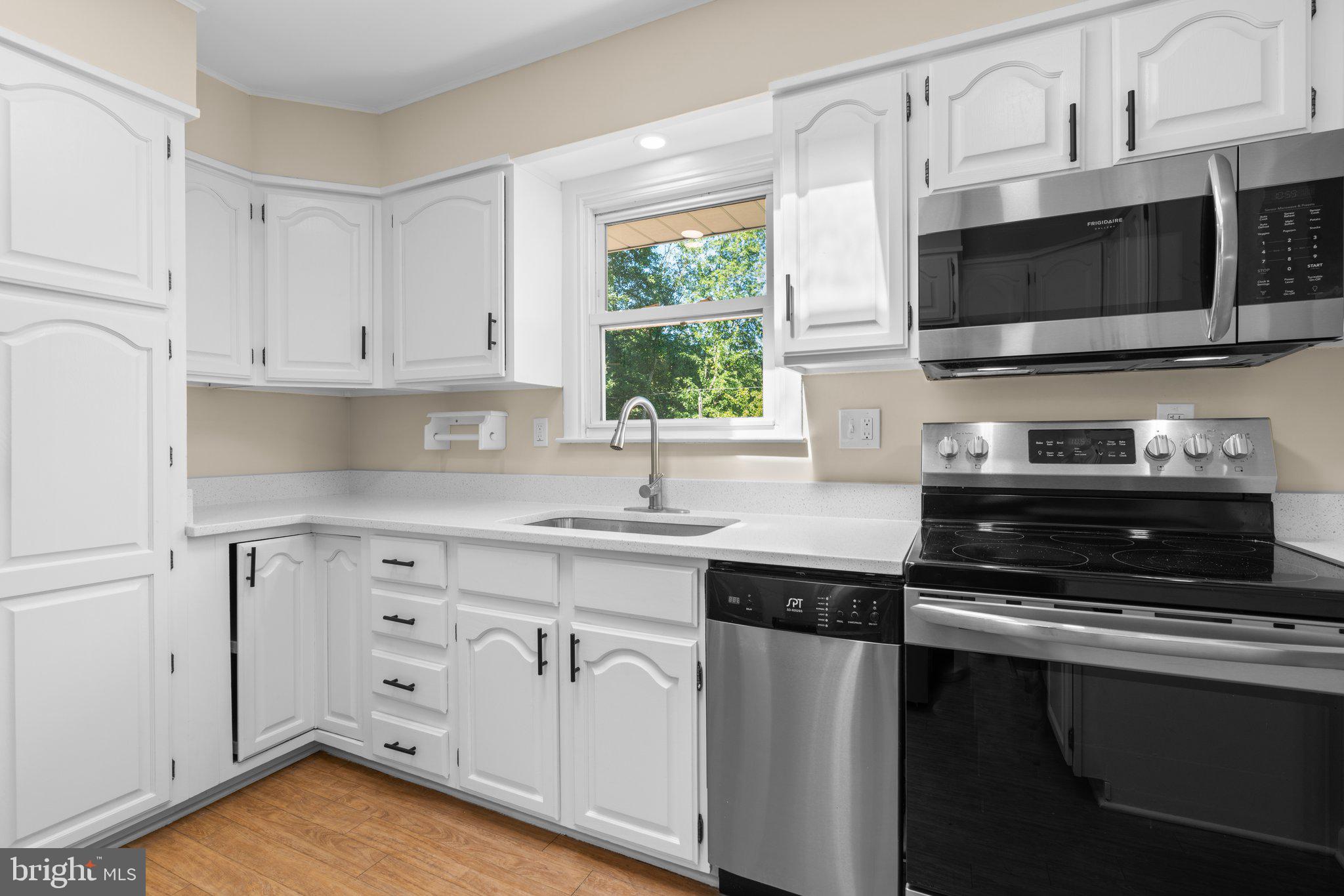 2926 Pinewick Road Ellicott City, MD 21042 - Photo 7 of 43 Kitchen