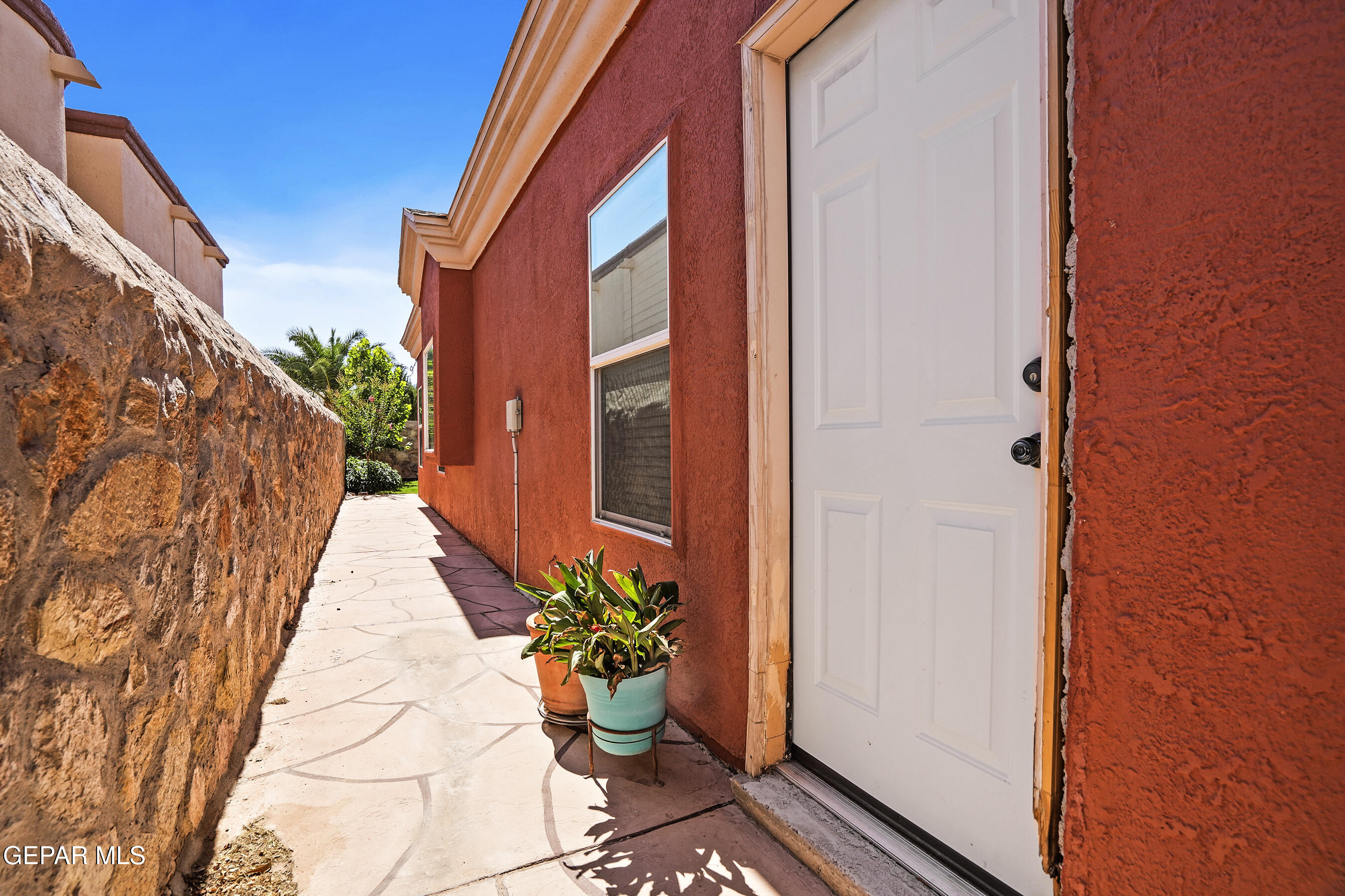 11541 Rafael Serna Lane El Paso, TX 79934 - Photo 27 of 44 Backyard access