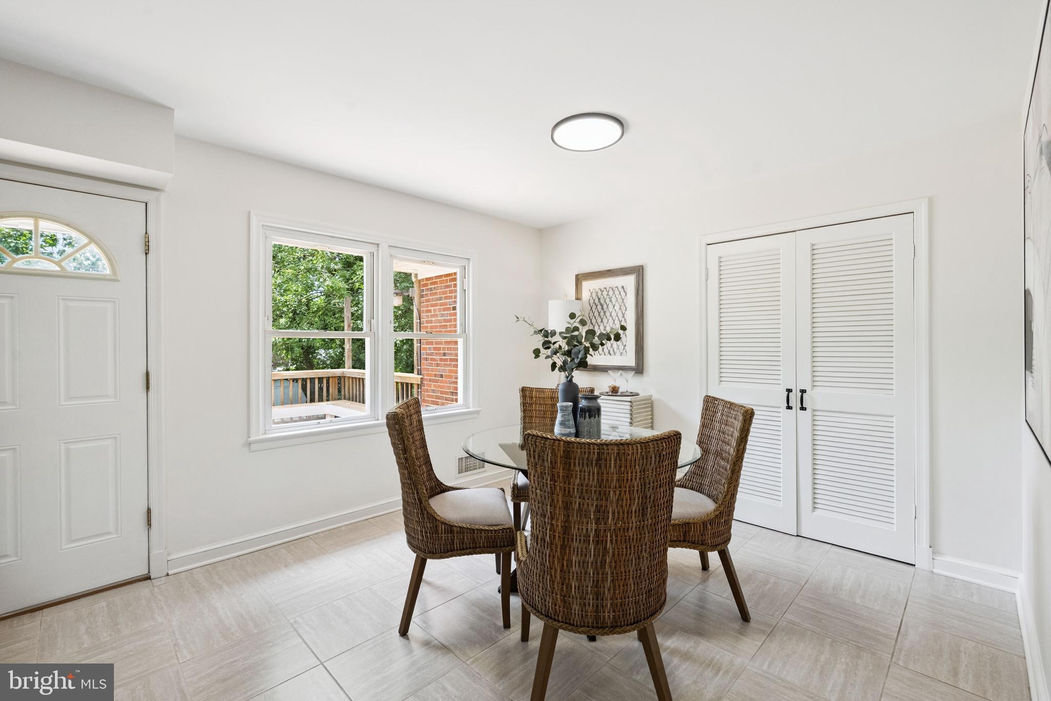 7035 Calamo Street Springfield, VA 22150 - Photo 14 of 39 Large 13x11 Morning Rm / Breakfast Rm
/ Play Rm
