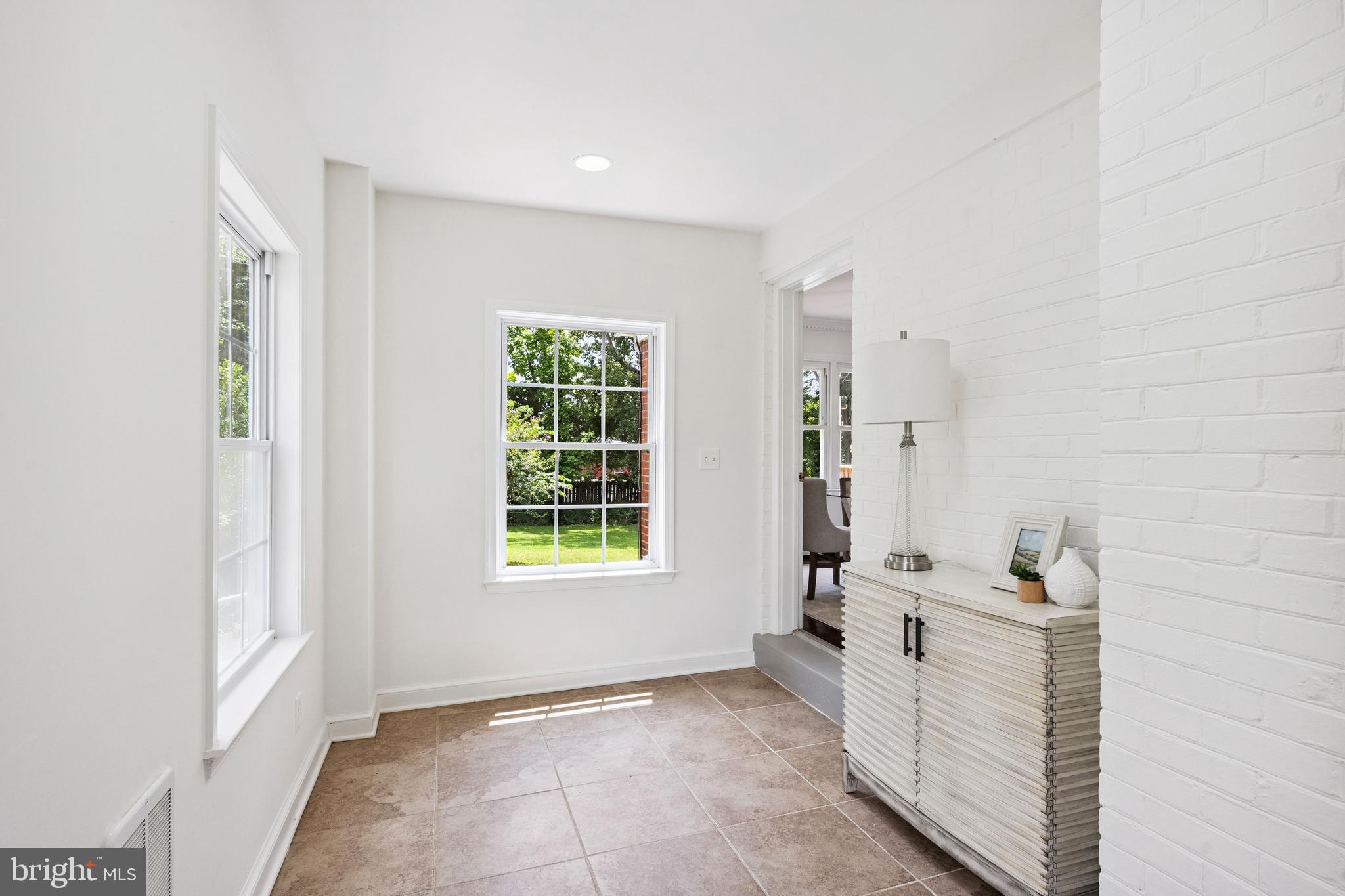7035 Calamo Street Springfield, VA 22150 - Photo 10 of 39 Excellent Office or Sun Room