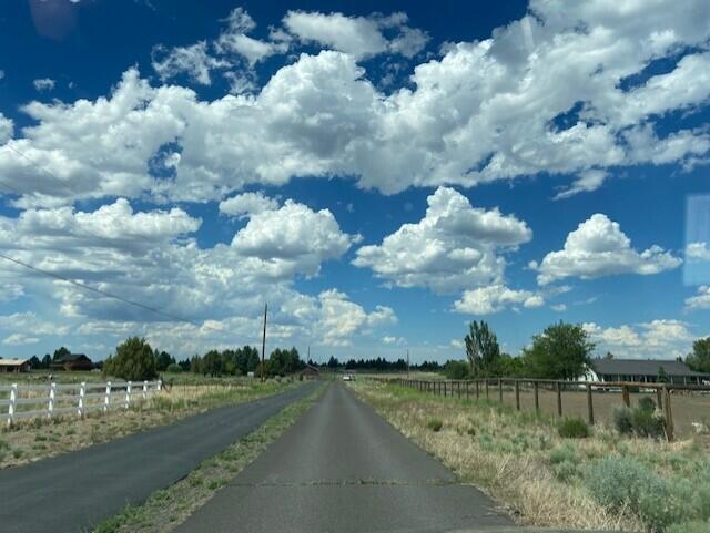 22530 Rickard Road Bend, OR 97702 - Photo 2 of 16 1 Driveway