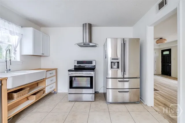 $1,950 | 17 Summit Drive, Savannah, GA 31406