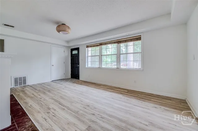 $1,950 | 17 Summit Drive, Savannah, GA 31406