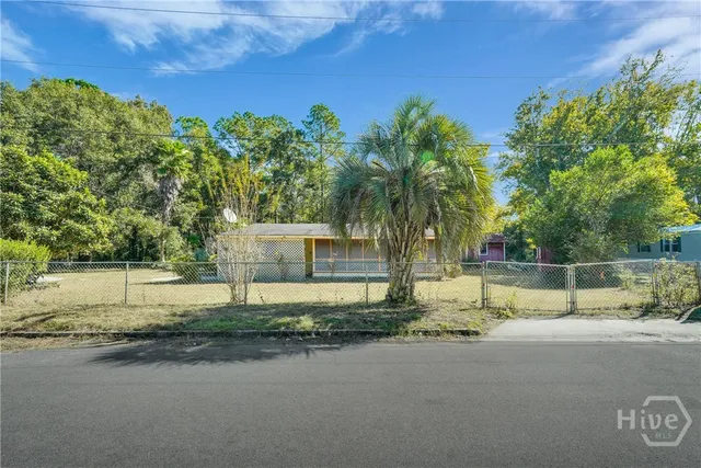 $99,999 | 1106 Alabama Street, Darien, GA 31305