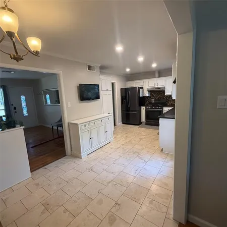 $2,800 | 1808 Donna Street, Arlington, TX 76013