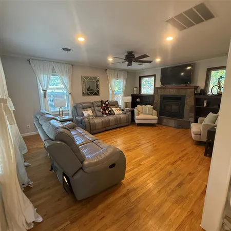 $2,800 | 1808 Donna Street, Arlington, TX 76013