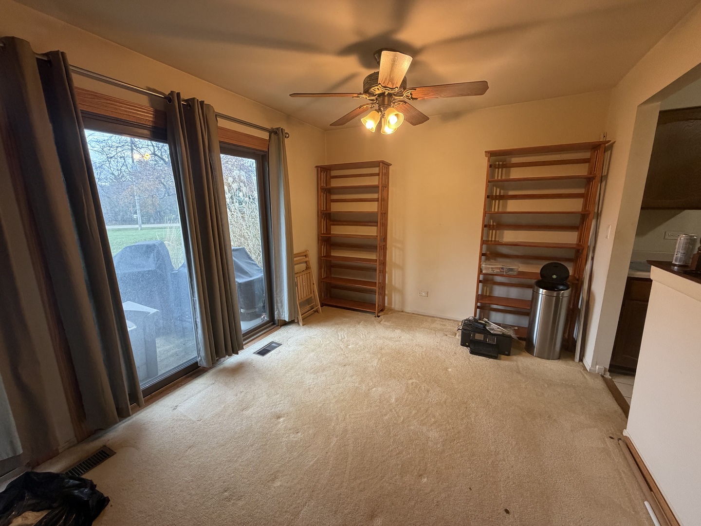 5149 Coventry Lane, Unit 6B1 Gurnee, IL 60031 - Photo 13 of 19 a view of a livingroom with furniture and a ceiling fan