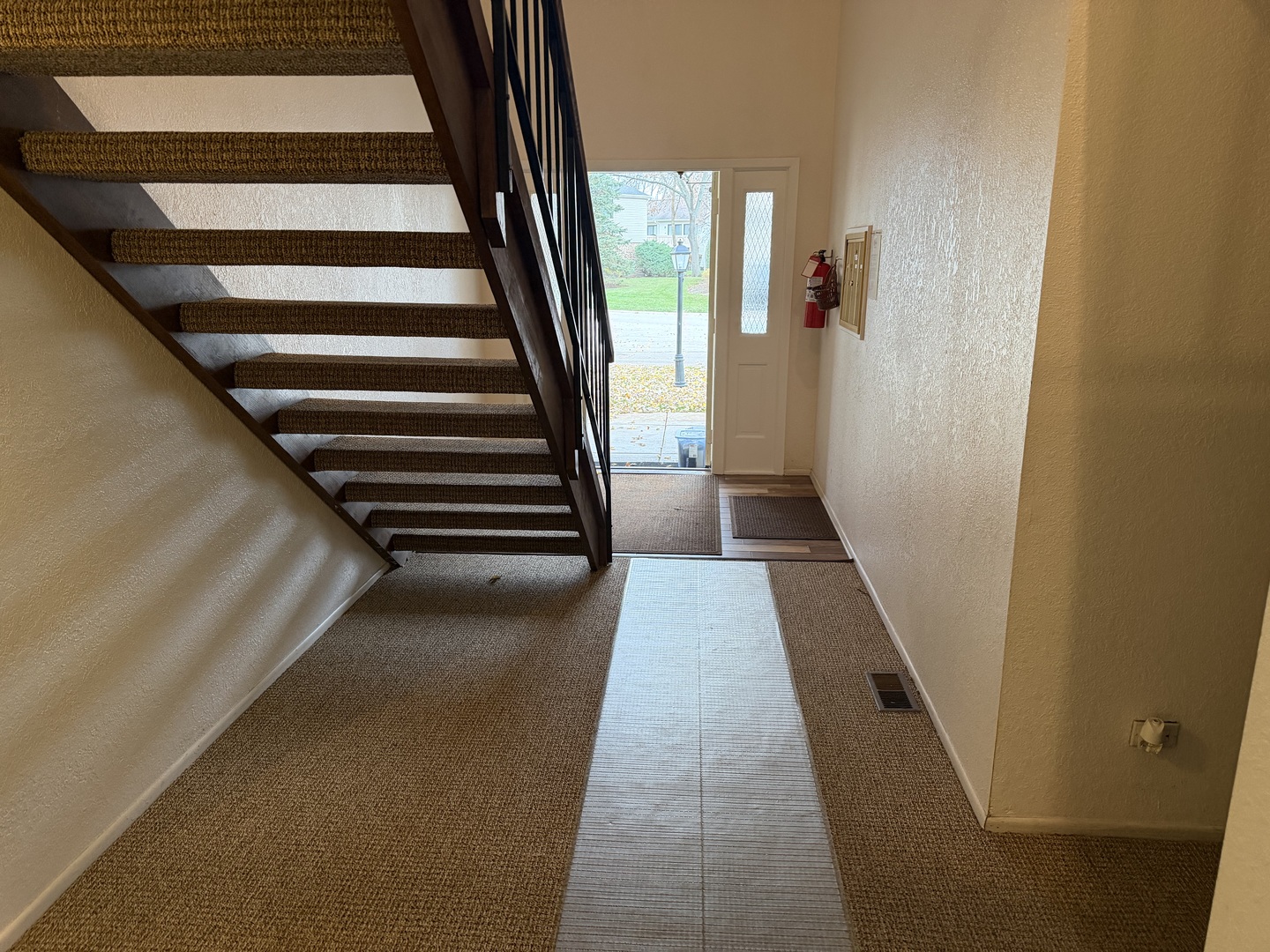 5149 Coventry Lane, Unit 6B1 Gurnee, IL 60031 - Photo 4 of 19 a view of entryway