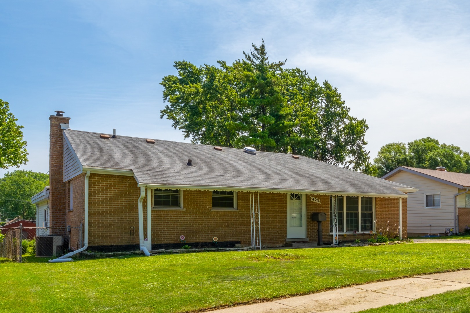 425 South Clarendon Avenue Addison, IL 60101 - Photo 1 of 31