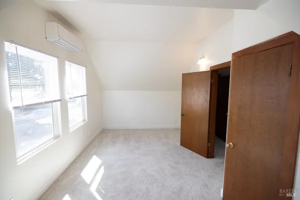 a view of entryway with a workspace