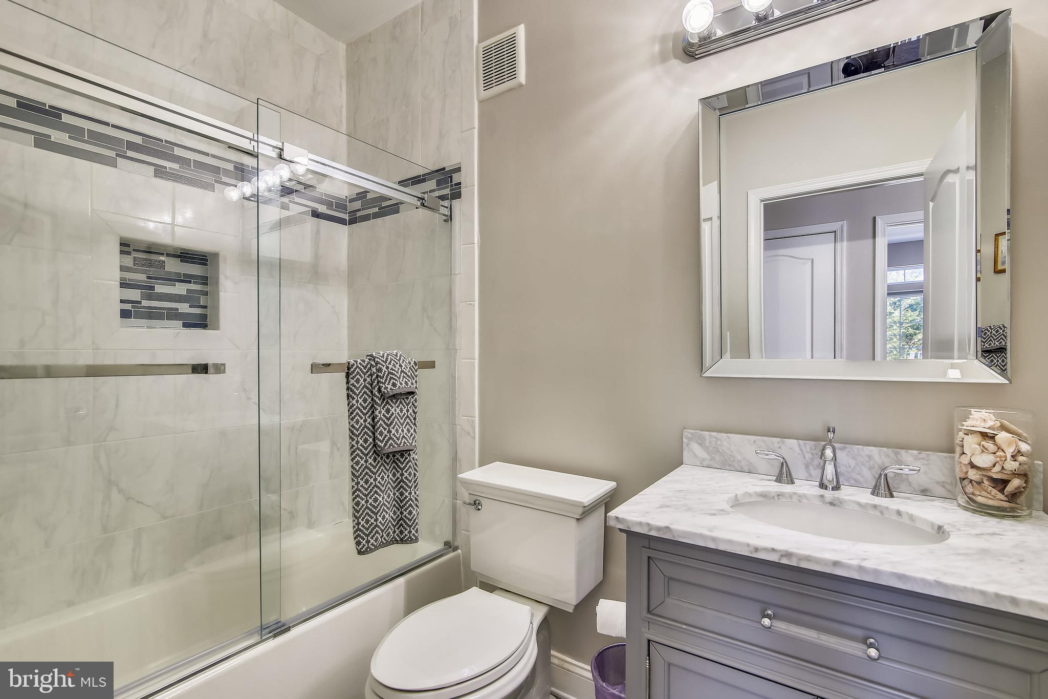 123 Bucksfield Road Gaithersburg, MD 20878 - Photo 24 of 83 Beautifully neutral and updated hall bath