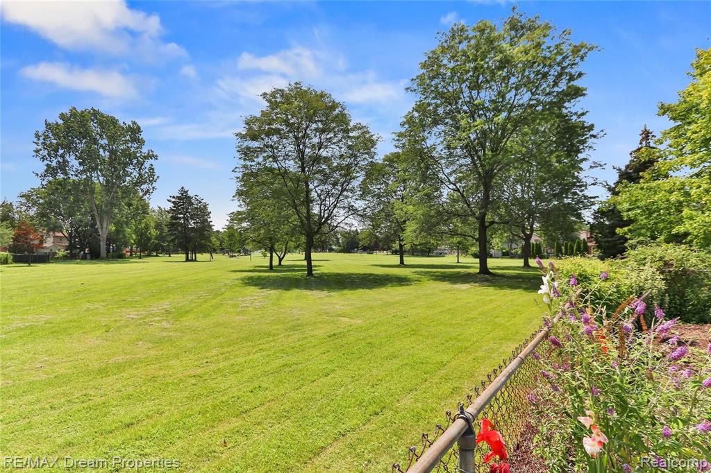 42747 Saxony Road Canton, MI 48187 - Photo 5 of 28