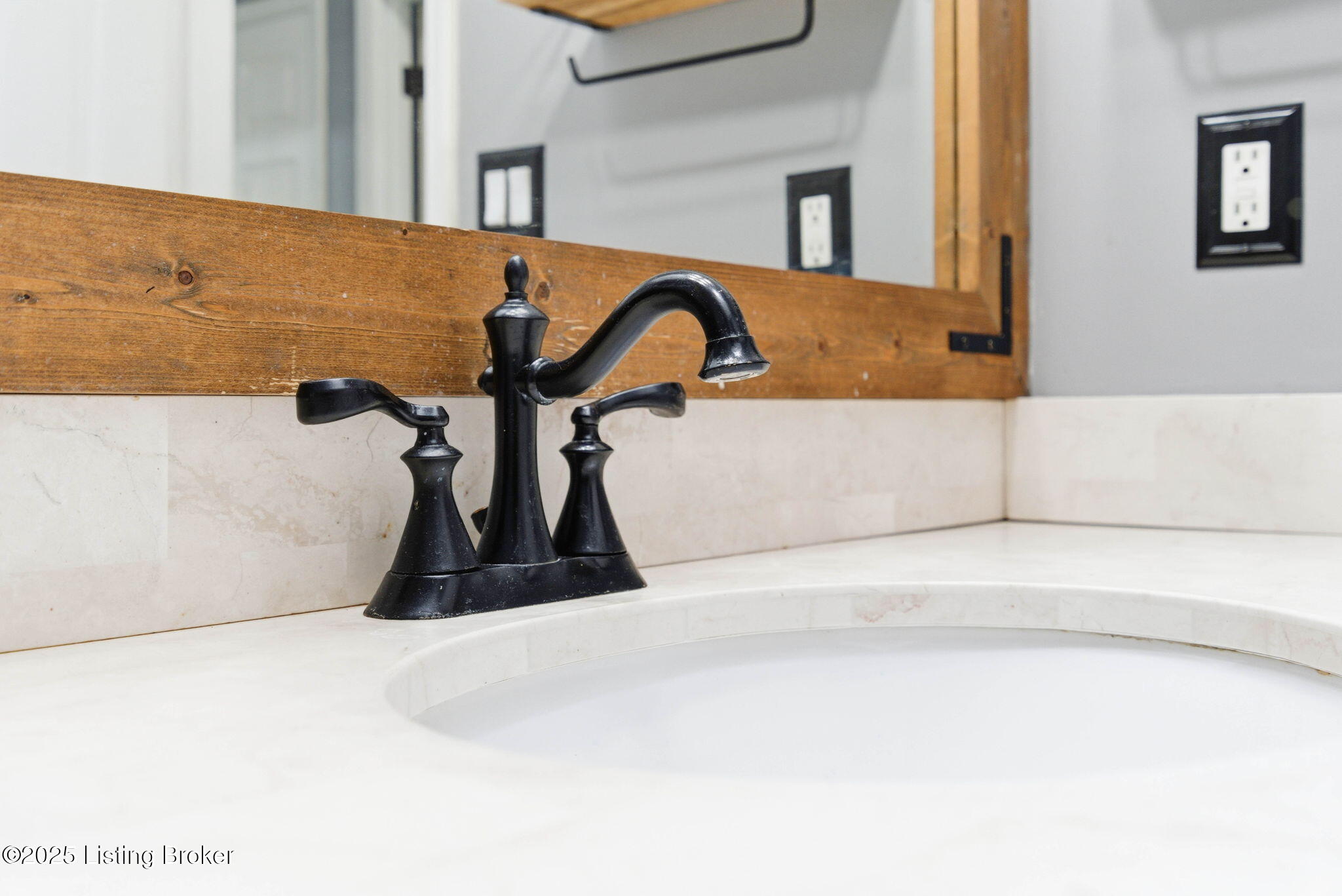 4526 Sandhill Road Louisville, KY 40219 - Photo 24 of 57 Full Bathroom1.4