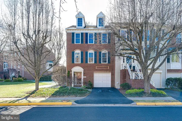 $1,200,000 | 2001 Gervais Drive, Falls Church, VA 22043