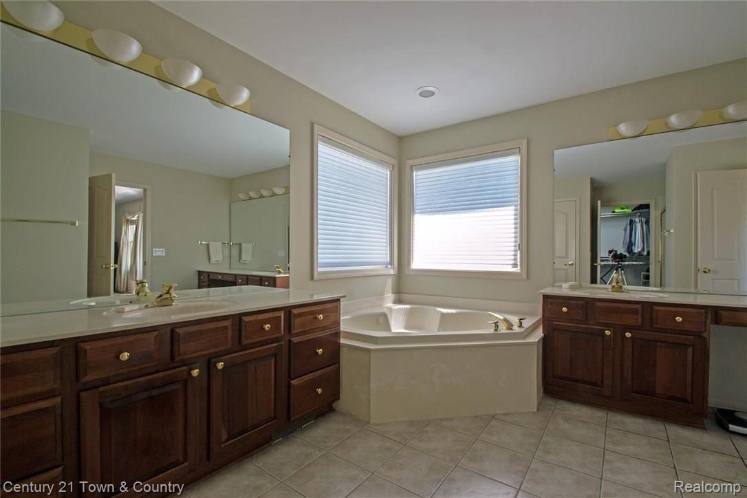 44670 Spring Hill Road Northville, MI 48168 - Photo 9 of 17 1305958.jpg