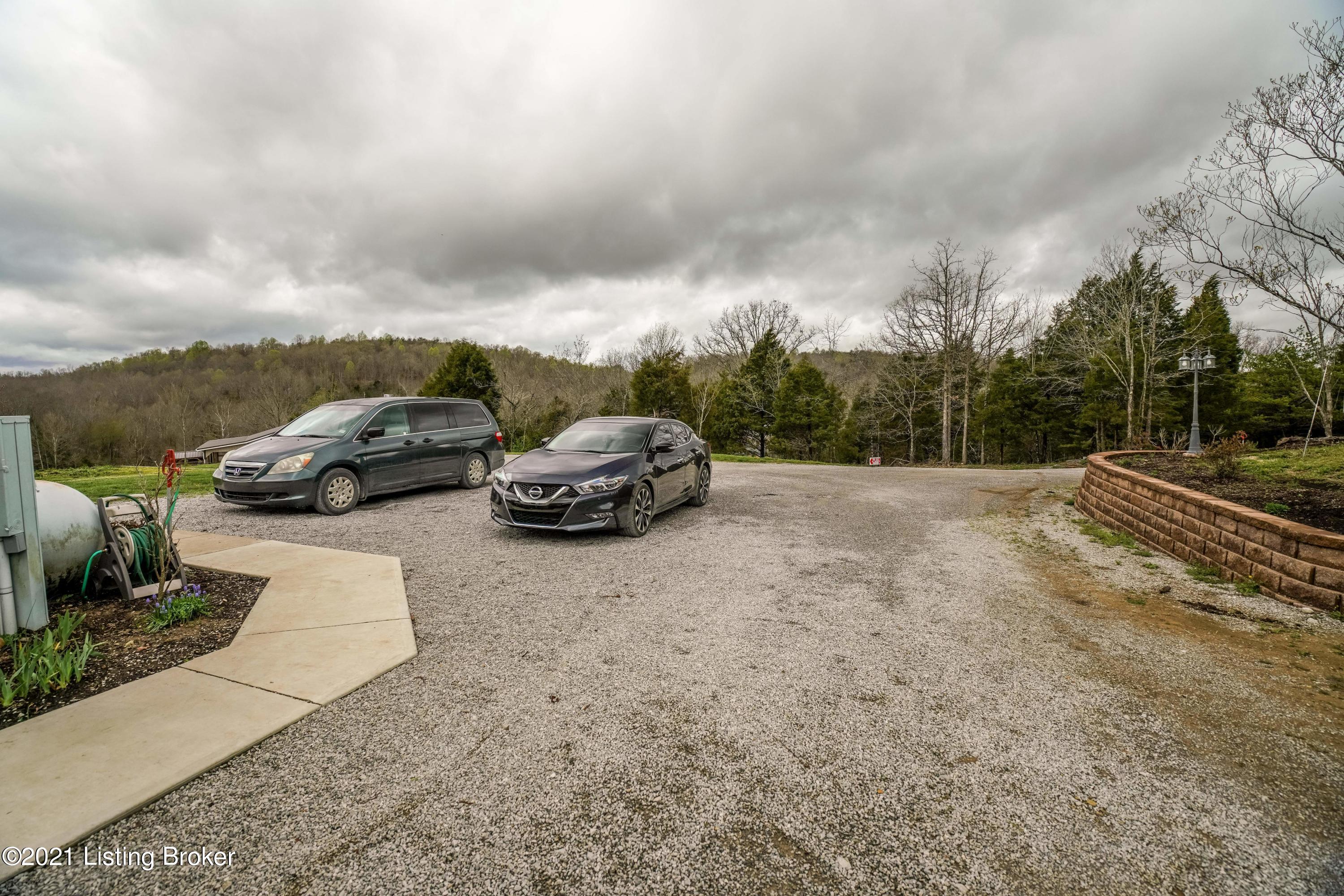 1015 Charlie Huffman Road Clarkson, KY 42726 - Photo 32 of 39 037-1015-37