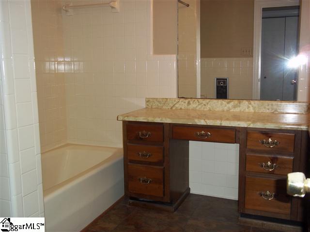 107 Ridgecrest Drive Greenville, SC 29609 - Photo 14 of 24 Gallery Image 14