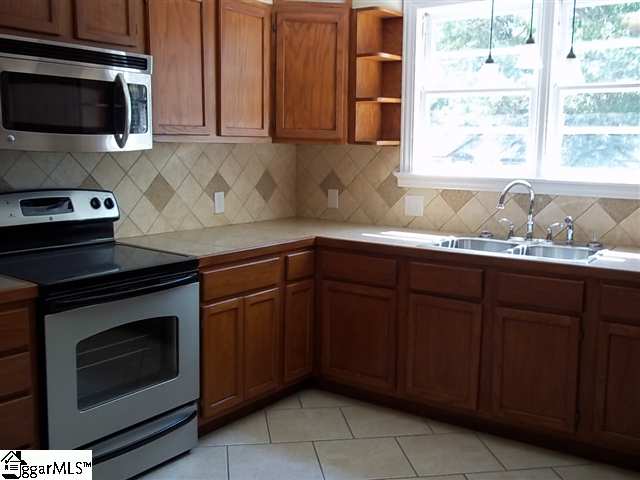 107 Ridgecrest Drive Greenville, SC 29609 - Photo 4 of 24 Gallery Image 4