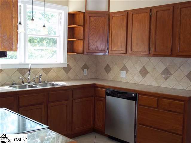 107 Ridgecrest Drive Greenville, SC 29609 - Photo 6 of 24 Gallery Image 6