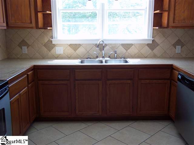 107 Ridgecrest Drive Greenville, SC 29609 - Photo 7 of 24 Gallery Image 7