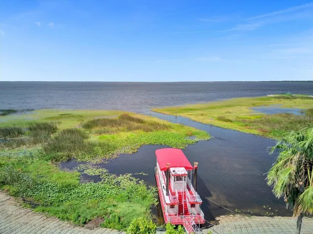 a street sign on the side of the road
